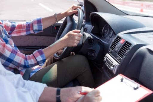 Le permis auto en conduite supervisée : l'ACC des 18 ans et plus !